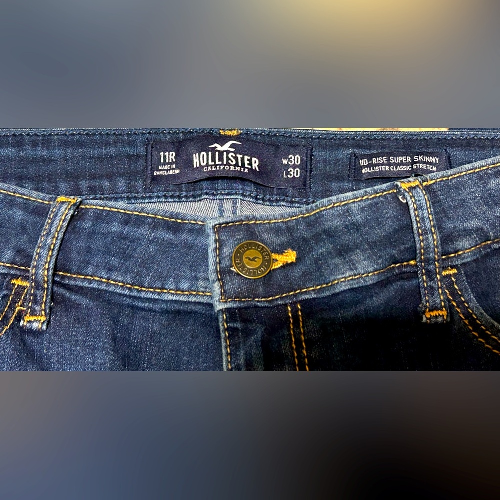 HOLLISTER Mid-Rise super skinny jeans